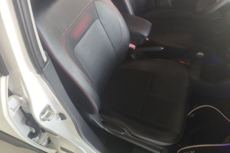 铃木 雨燕 2016款 1.5L 自动时尚型酷玩版局部细节41