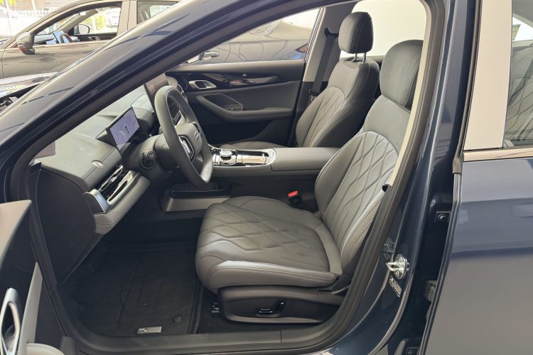 吉利银河 银河A7 2025款 EM-i 150km 探索+版中控内饰7004