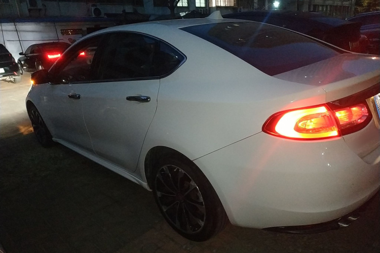 菲亚特 菲翔 2015款 1.4T 自动跃享版车身外观4