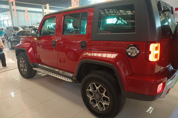 北京BJ40 2018款 PLUS 2.3T 自动四驱尊享版 国V车身外观4