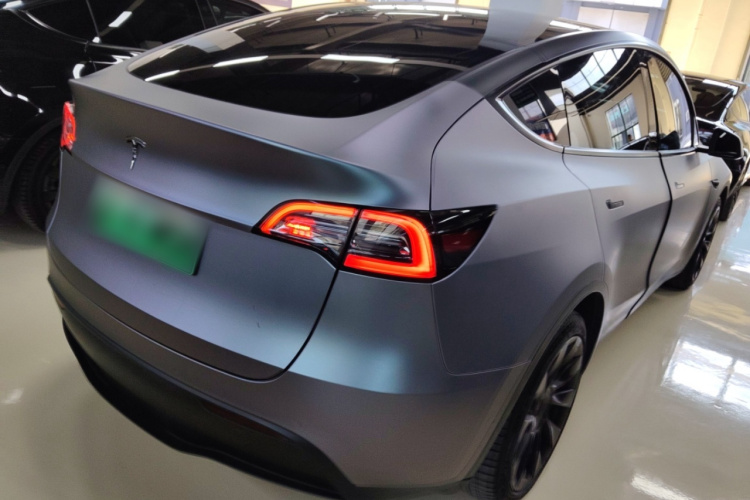特斯拉 Model Y 2021款 长续航全轮驱动版车身外观7
