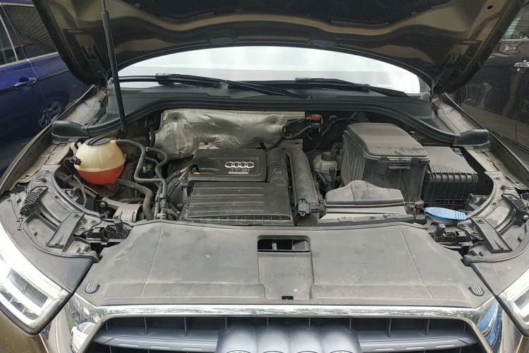 奥迪Q3 2018款 30周年年型 30 TFSI 时尚型机舱底盘24