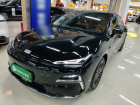 吉利银河 银河星耀8 2025款 130km EM-i 尊贵版