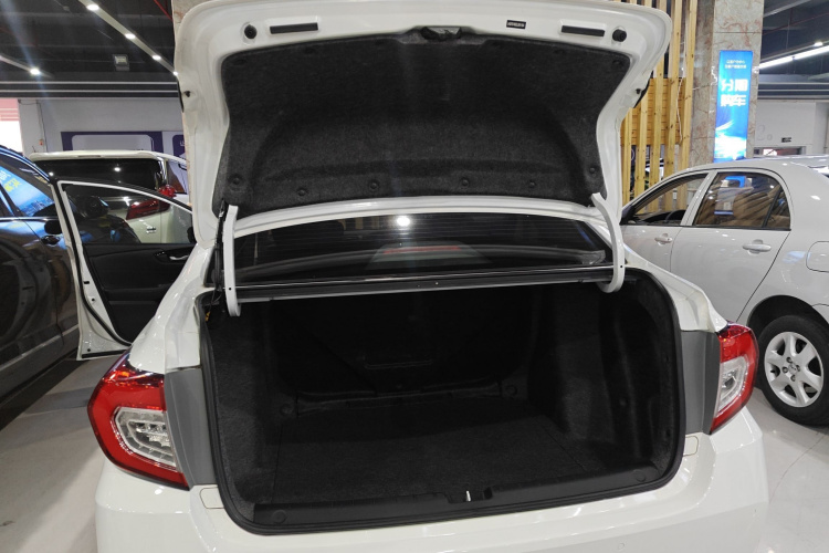 本田 凌派 2019款 180Turbo CVT豪华版 国VI机舱底盘23