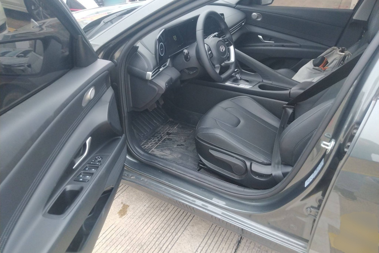 现代 伊兰特 2023款 1.5L CVT GLX精英版中控内饰20