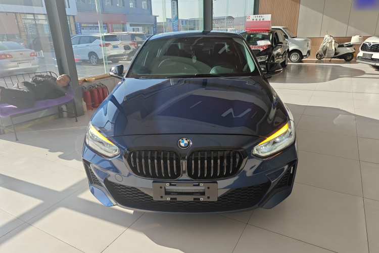 宝马1系 2021款 120i M运动曜夜版车身外观2