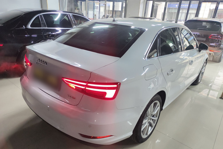 奥迪A3 2018款 30周年年型 Limousine 35 TFSI 进取型车身外观7