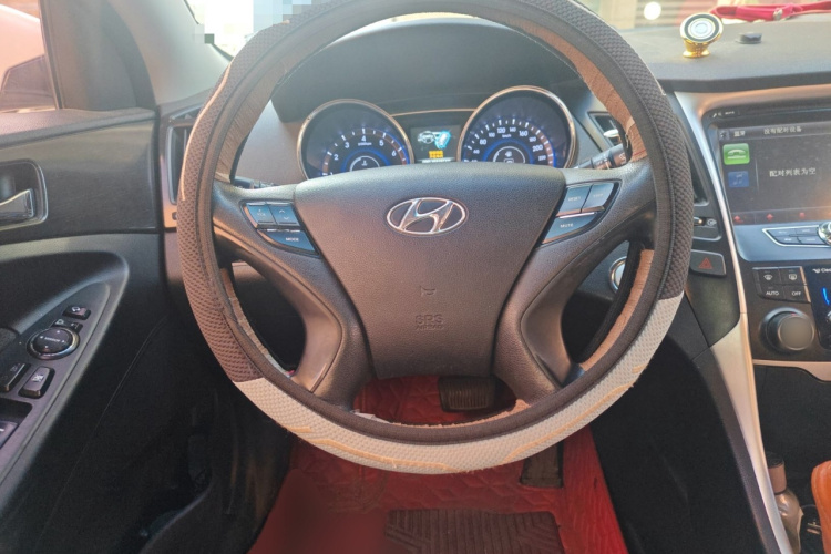 现代 索纳塔 2011款 2.0L 自动豪华版中控内饰13