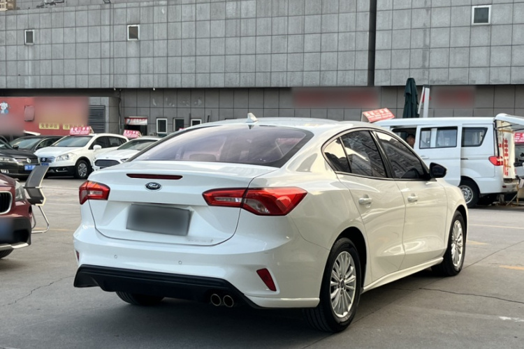 福特 福克斯 2020款 三厢 1.5L 自动锋跃型车身外观6004