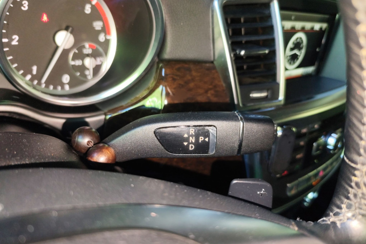 奔驰M级 2014款 ML 350 CDI 4MATIC局部细节18