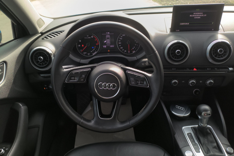 奥迪A3 2018款 30周年年型 Sportback 35 TFSI 时尚型中控内饰13