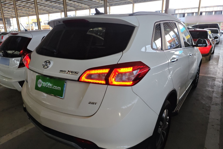 北京汽车 绅宝X65 2015款 2.0T 自动精英型车身外观7