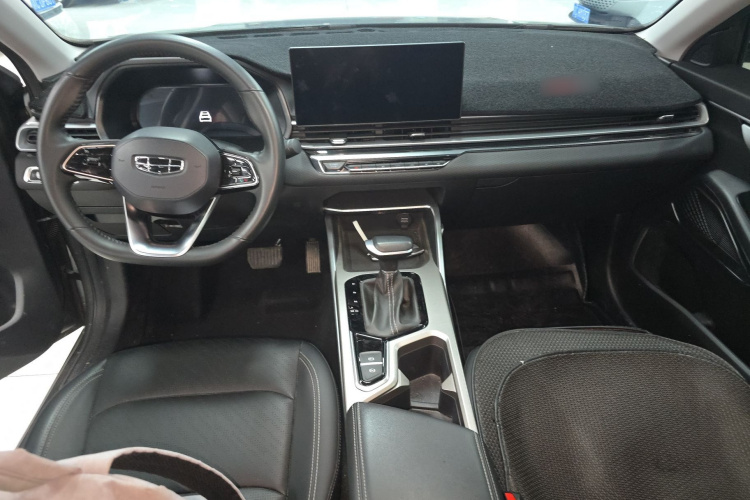 吉利汽车 帝豪 2023款 第4代冠军版 1.5L CVT尊贵型中控内饰7002