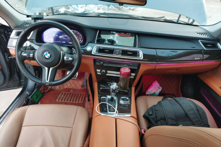 宝马7系 2013款 730Li 领先型中控内饰12