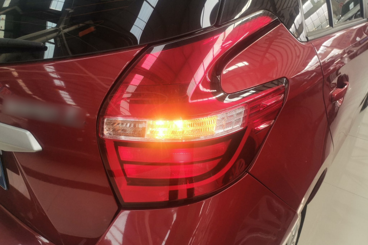 丰田 YARiS L 致炫 2016款 改款 1.5E CVT魅动版车身外观9