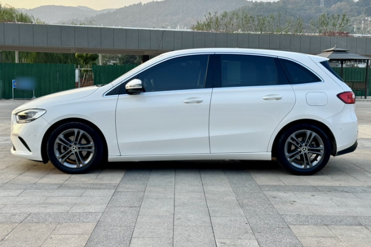 奔驰B级 2020款 B 180车身外观6003