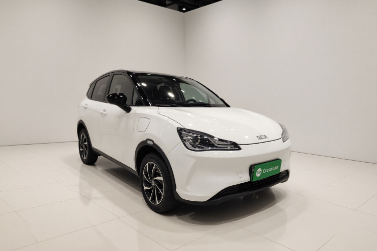 哪吒汽车 哪吒V 2022款 潮 300 Lite 磷酸铁锂车身外观3