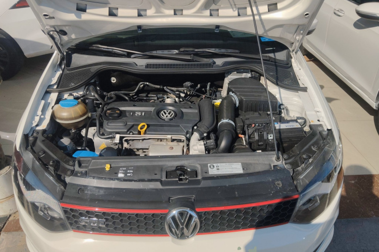 大众 Polo 2012款 1.4TSI GTI机舱底盘24