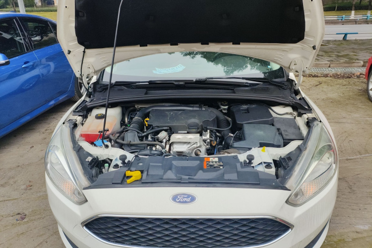 福特 福克斯 2018款 两厢经典 EcoBoost 125 自动超能风尚型智行版机舱底盘24