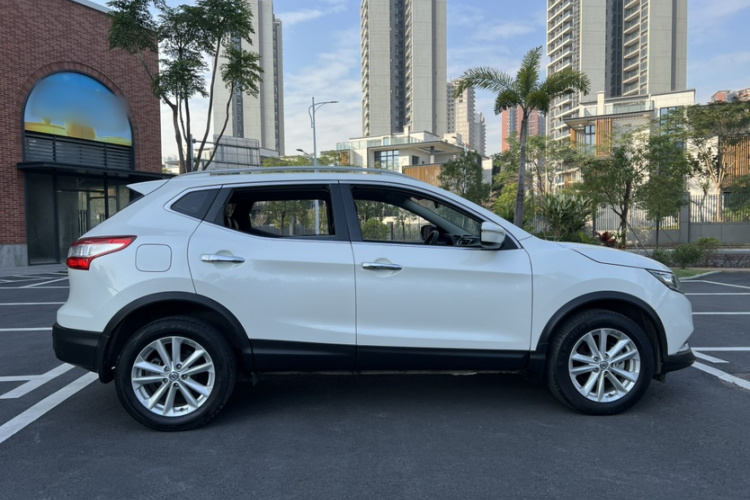 日产 逍客 2016款 2.0L CVT精英版车身外观6008