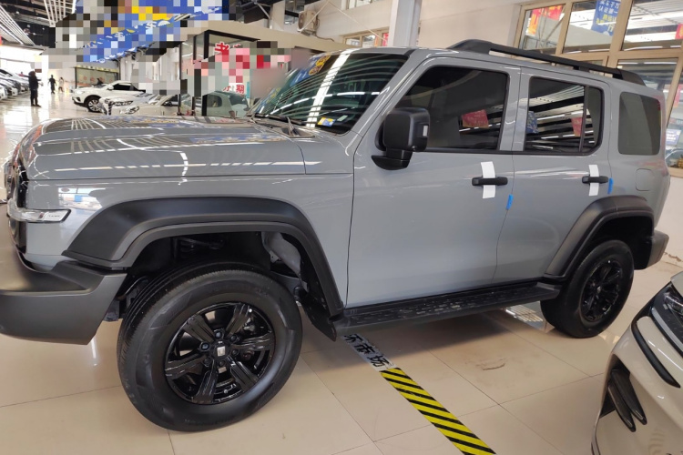 坦克300 2023款 越野版 2.0T 挑战者车身外观4