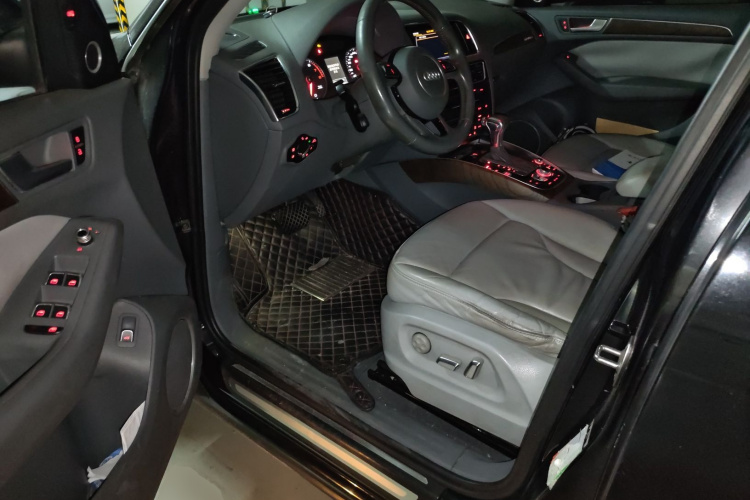 奥迪Q5 2015款 40 TFSI 舒适型中控内饰20