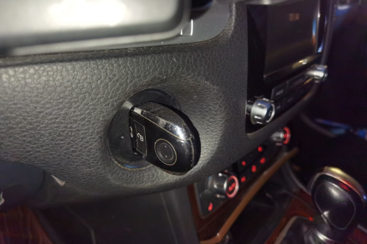 大众 途锐 2015款 3.0TDI 柴油标配型中控内饰7001