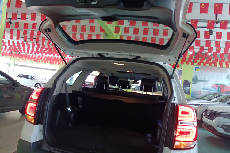 雪佛兰 科帕奇 2015款 2.4L 两驱城市版 7座机舱底盘23