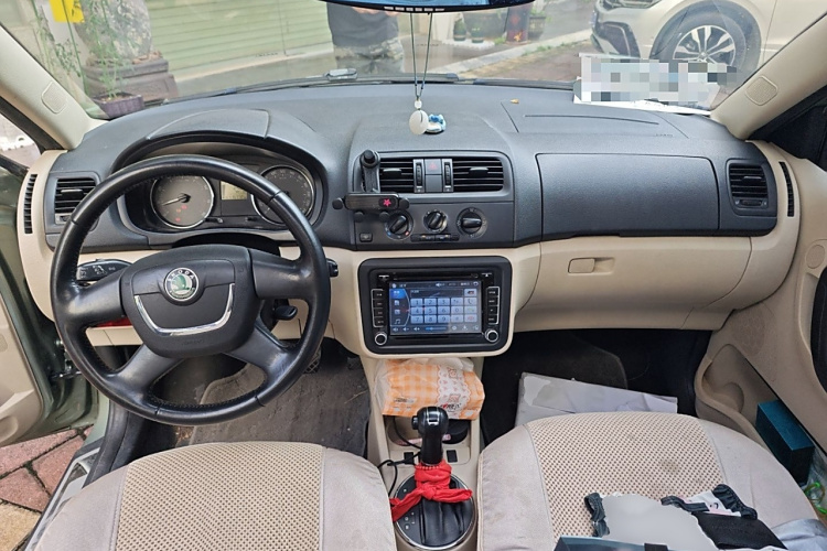 斯柯达 晶锐 2012款 1.6L Scout中控内饰7002