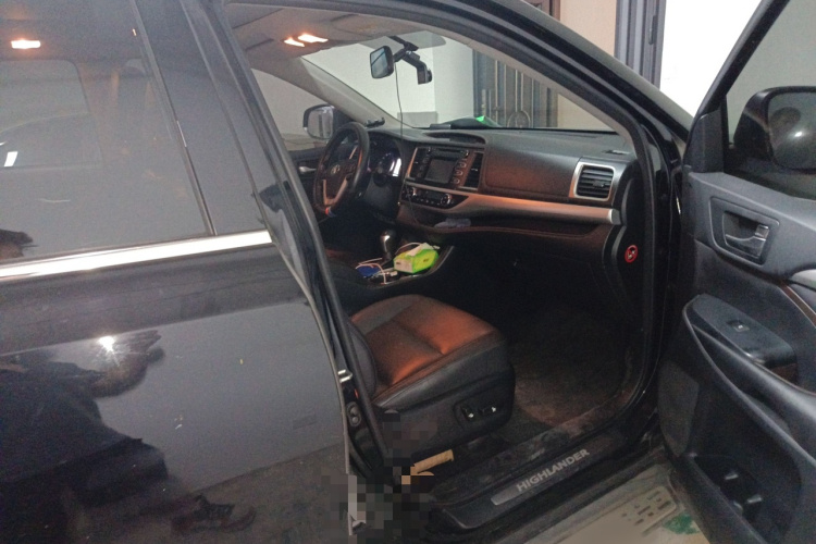 丰田 汉兰达 2015款 2.0T 四驱豪华版 7座局部细节9005