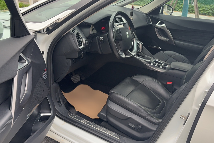 DS 5 2013款 1.6T 雅致版THP160中控内饰7003