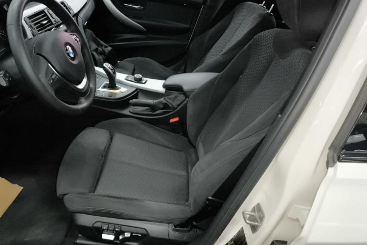 宝马3系 2017款 320i M运动型局部细节19