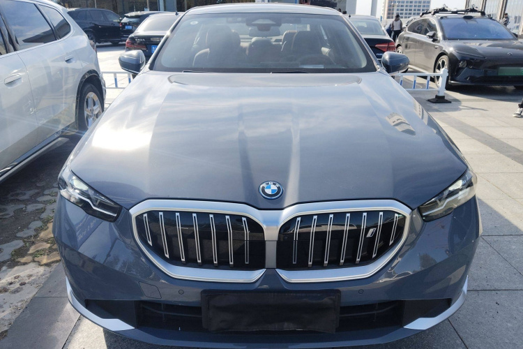 宝马i5 2024款 eDrive 35L 尊享型 豪华套装车身外观6001