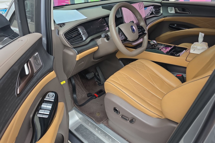 腾势D9 2022款 DM-i 970 四驱旗舰型中控内饰20