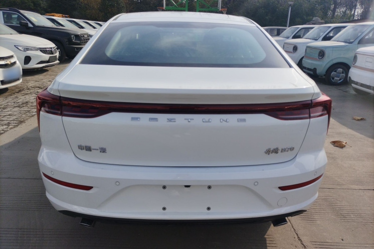 奔腾B70 2025款 龙耀版 1.5T 欢享型车身外观6