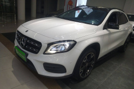 奔驰GLA 2018款 GLA 220 4MATIC 运动型