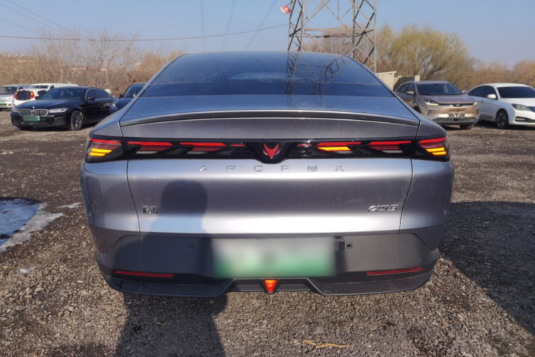 ARCFOX极狐 极狐 阿尔法S5 2025款 改款 560PRO 185kW车身外观6