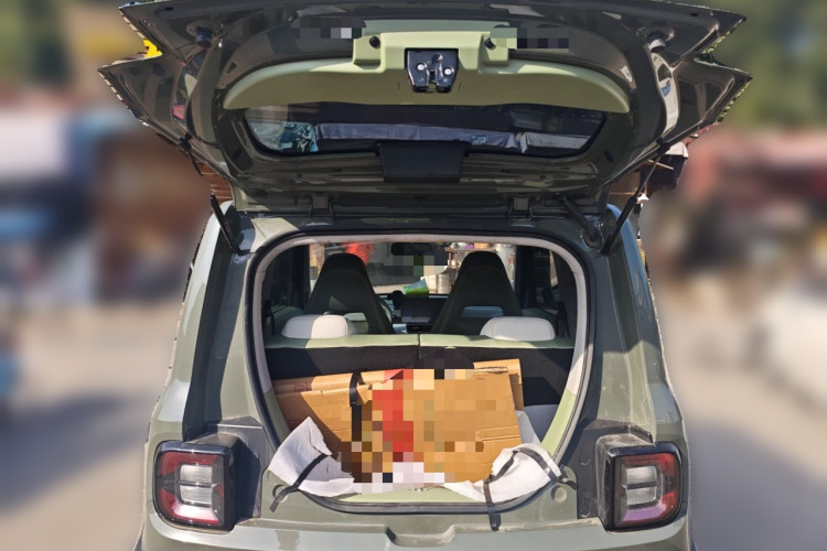 吉利银河 2025款 210km 熊猫骑士中控内饰23