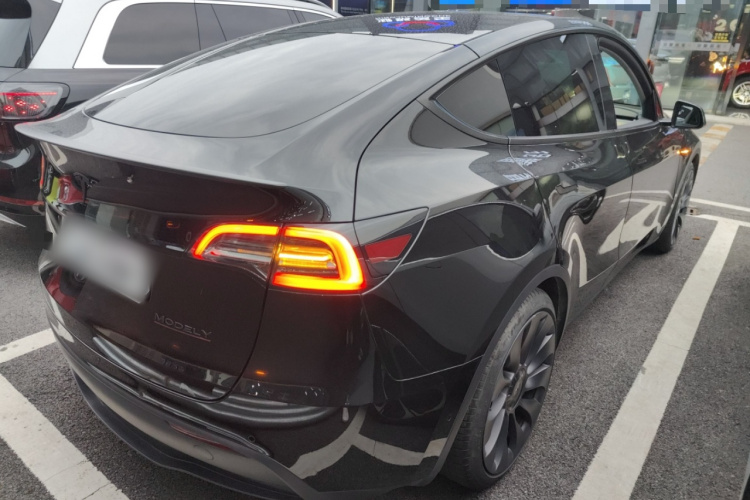 特斯拉 Model Y 2022款 Performance高性能全轮驱动版车身外观7
