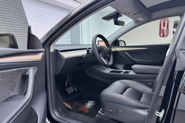 特斯拉 Model Y 2021款 标准续航后驱版中控内饰7003