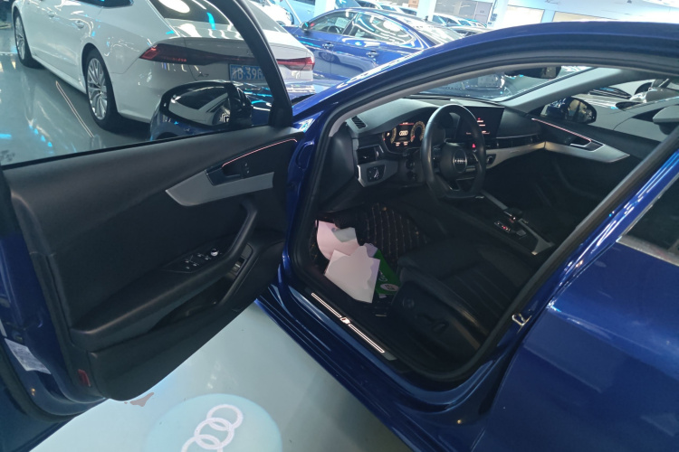 奥迪A4L 2020款 40 TFSI 豪华动感型中控内饰20