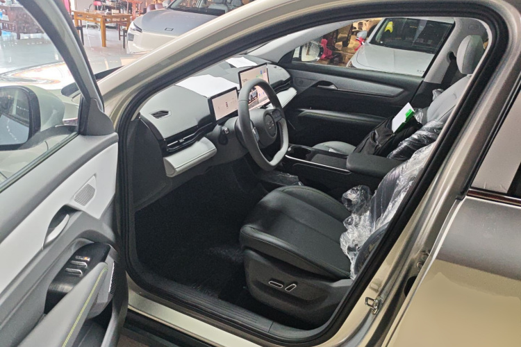 奔腾 悦意03 2025款 565km 乐享版中控内饰20