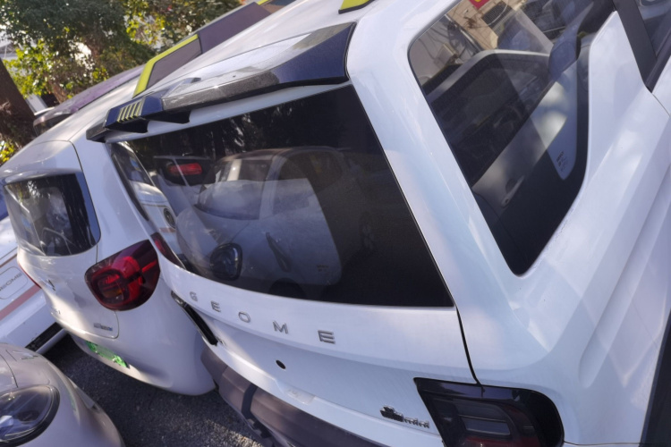 吉利银河 2025款 210km 熊猫骑士车身外观6