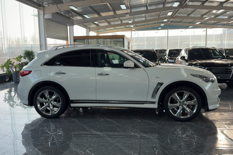 英菲尼迪FX 2011款 FX35 标准版车身外观6004