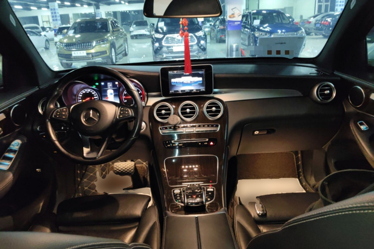 奔驰GLC 2019款 GLC 260 L 4MATIC 动感型中控内饰7002