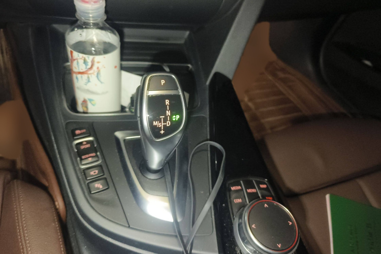 宝马3系 2019款 320Li M运动套装局部细节18