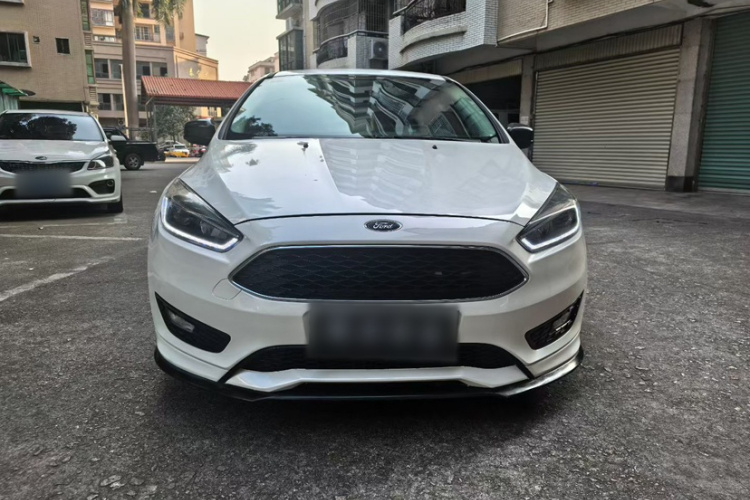 福特 福克斯 2017款 两厢 1.6L 自动舒适型智行版车身外观6004