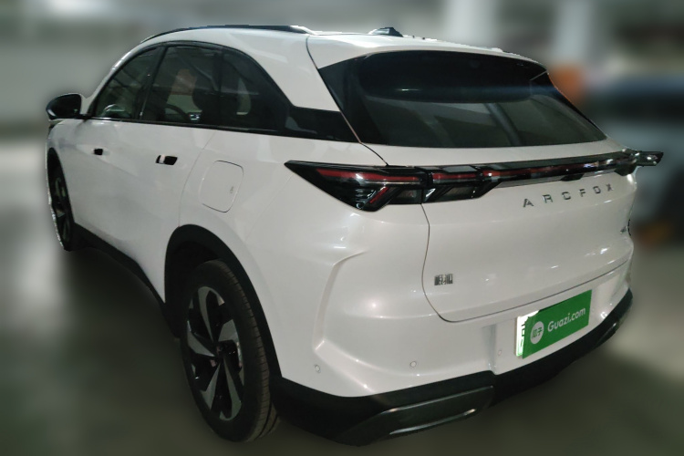 ARCFOX极狐 极狐 阿尔法T5(ARCFOX αT5) 2026款 纯电 660 元境神行版车身外观5