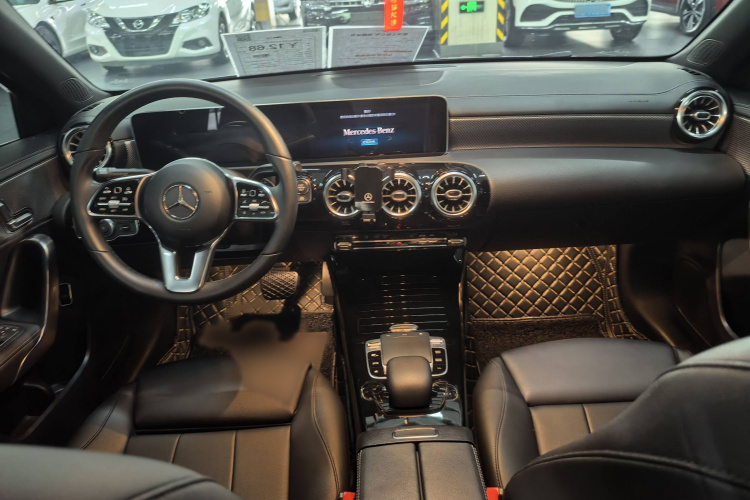 奔驰A级 2020款 A 200 L中控内饰7001