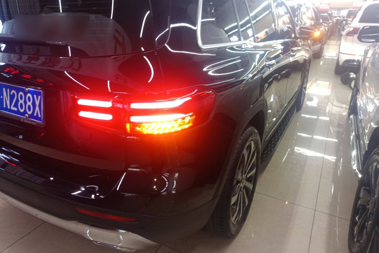 奔驰GLB 2024款 GLB 220 时尚型车身外观6006